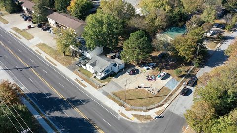 Single Family Residence in Fayetteville AR 1009 Happy Hollow Road 12.jpg