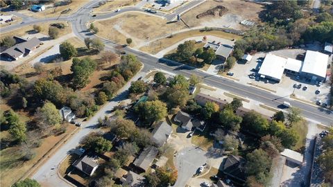 Single Family Residence in Fayetteville AR 1009 Happy Hollow Road 7.jpg