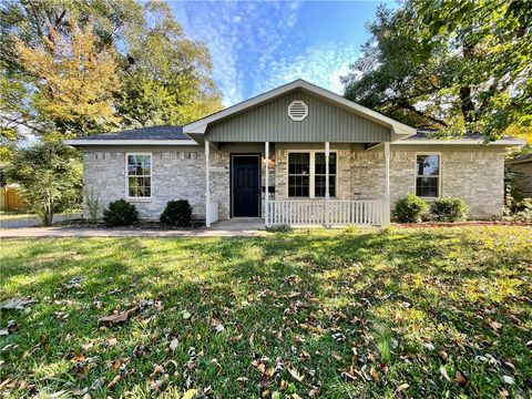 Photo of 617 Greenwich Avenue, Russellville, AR 72801 (MLS # 1327757)
