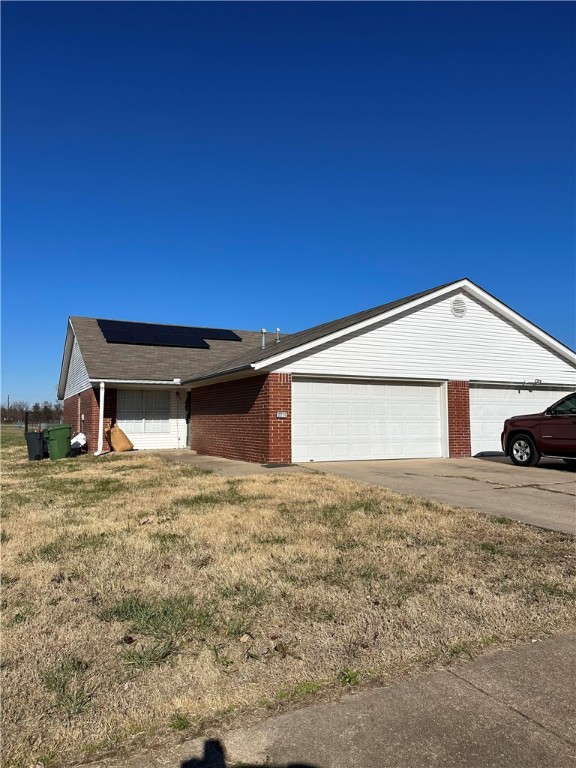 Good opportunity to live on one side and lease the other or lease both. 2209 has new solar panels and new HVAC. Good size duplex with 2 car garage each side.