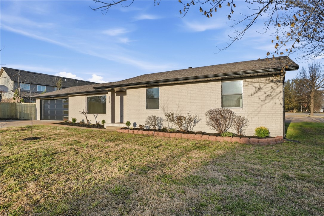 Pine Meadow Add Rogers - Residential