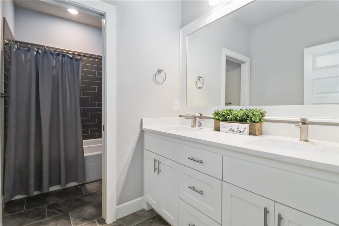 Woodhaven Manor Sub Rogers - Residential