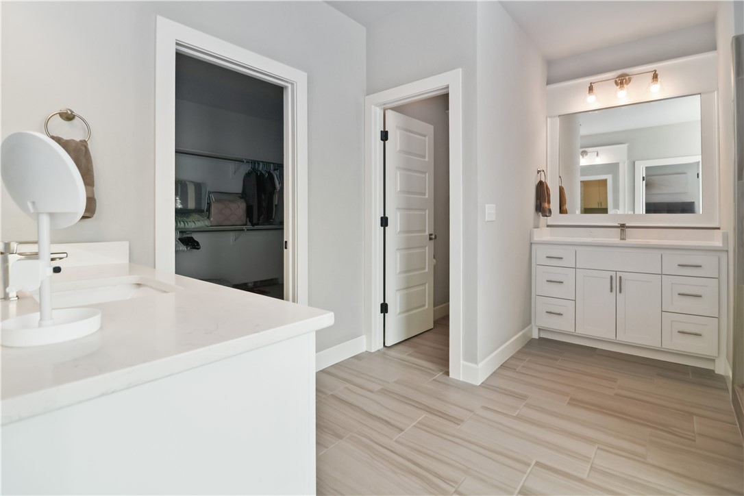 Woodhaven Manor Sub Rogers - Residential