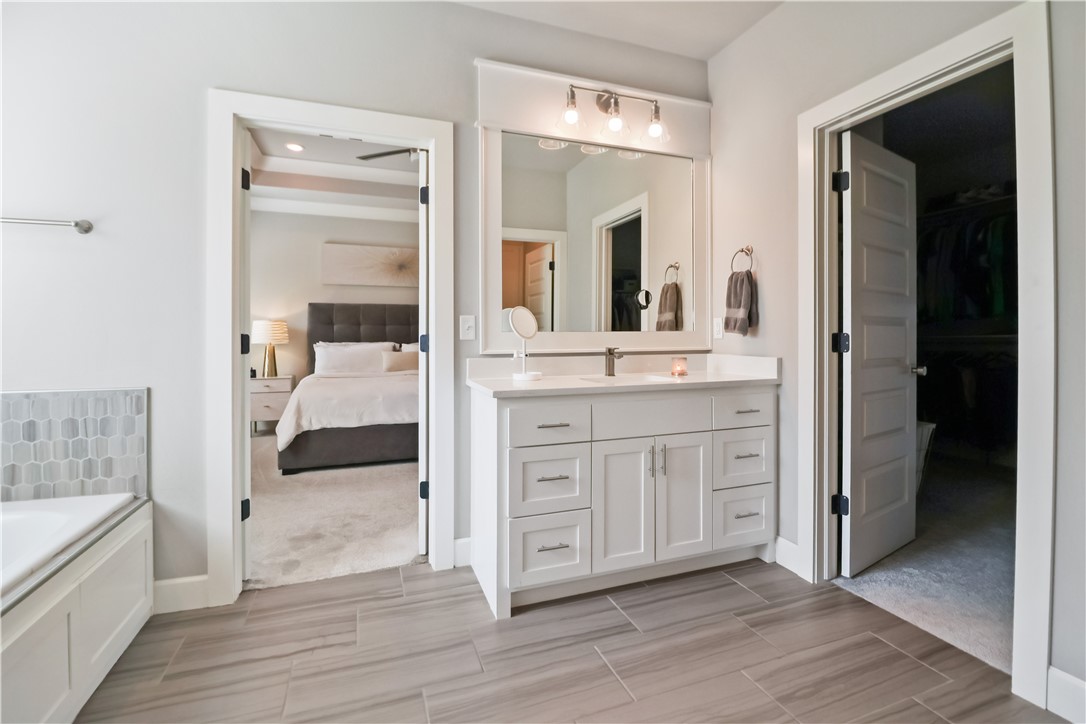 Woodhaven Manor Sub Rogers - Residential