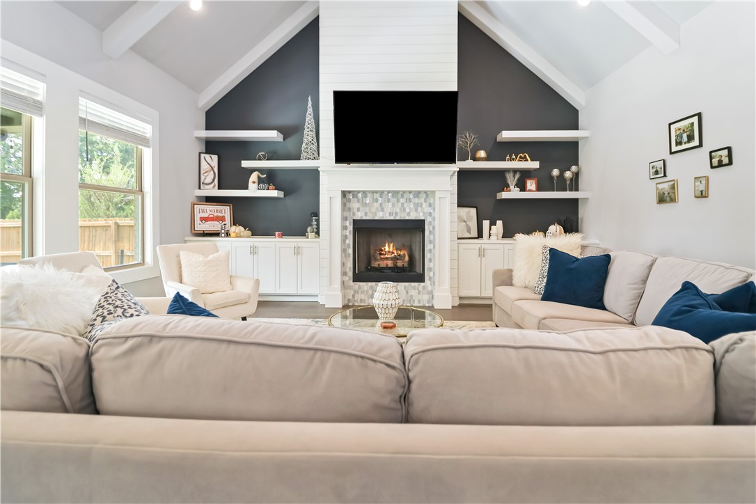 Woodhaven Manor Sub Rogers - Residential