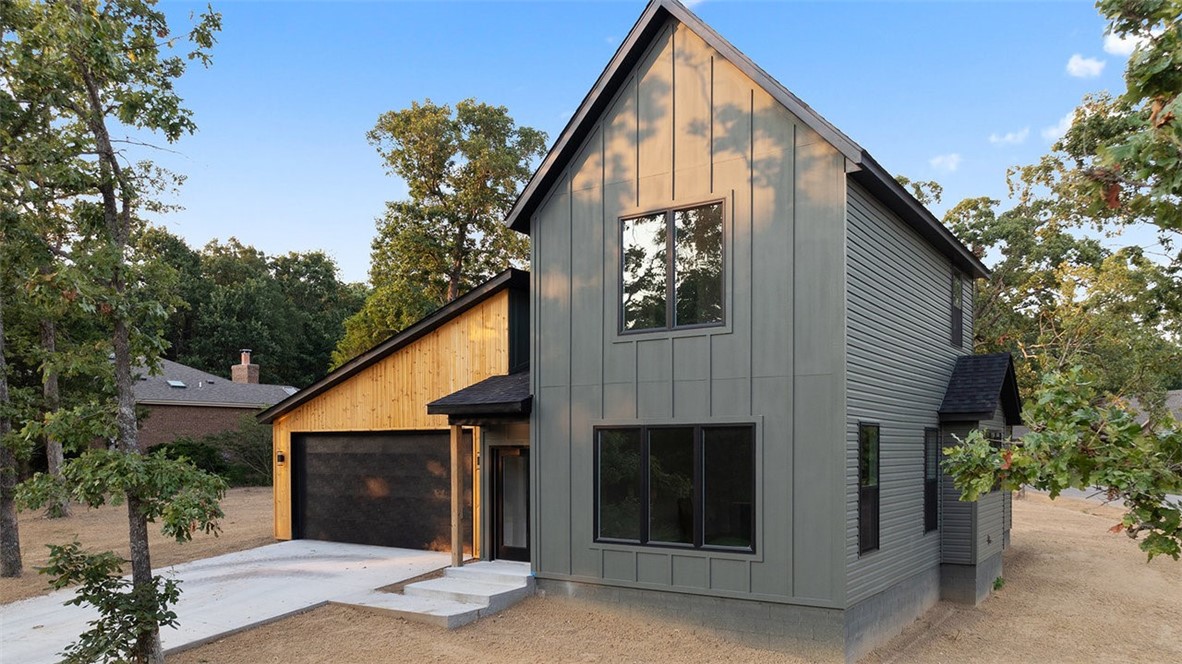 NEW! New! New~ modern sleek home that features 3 beds 2.5 baths and modern touches! Large windows open this home up to the beauty of Bella Vista as it is tucked in to a cul de sac and nearby all the bike trails and amenities that Bella Vista has to offer along with Northwest Arkansas. The primary suite is located on the main floor with a large walk in closet and an all tile shower! Step out on the large back deck and host your get togethers! Bella Vista is host to many amenities including Lakes, golfing, tennis, pools, hiking, biking so much more!