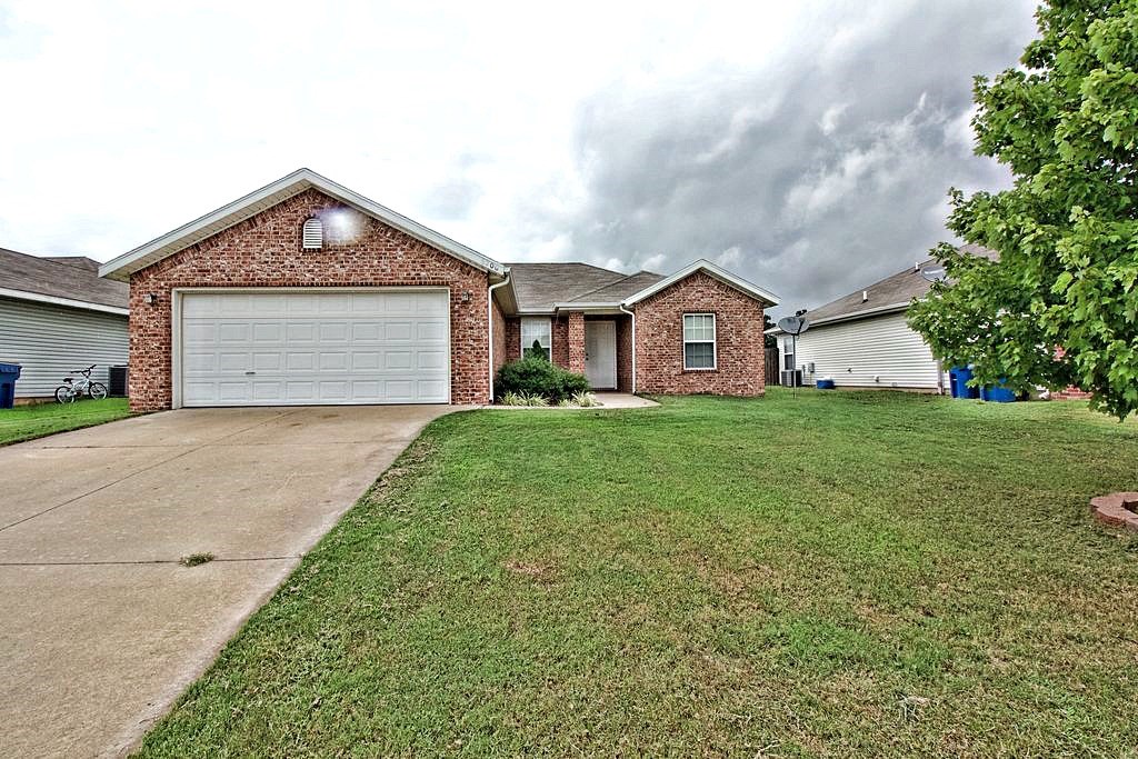 Impeccably maintained immaculate home sits in a peaceful established neighborhood in Bentonville! Split floor plan with many upgrades - fresh New Paint, Kitchen has new Granite and Pantry; Large backyard with privacy fence. Large Living Room with raised octagon-shaped trey ceiling, deep crown molding & wood burning fireplace. Formal Dining Room. Master Bath has double sinks, whirlpool tub and walk-in closet. Ceiling fans in LR and all 3 Bedrooms. Nicely landscaped. Buyers financing fell out, so I'm back!!