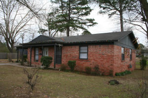 Cute 3 bedroom 1.5 bathroom home. This homes offers a one car carport and nice size backyard.