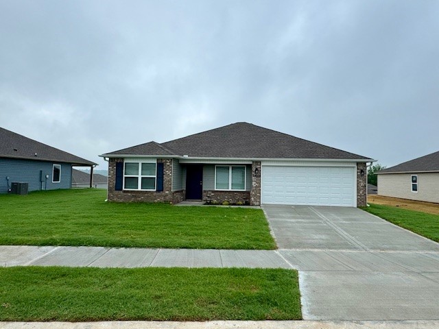 Beautiful Brand New Construction Single Family Home in excellent Fayetteville location ready for its new occupant! Never lived in and has amenities like an open floor plan, LVP Flooring, sodded & landscaped front yard all sitting on a corner lot.
***Pictures may not be of exact unit available. finishes & colors may vary***