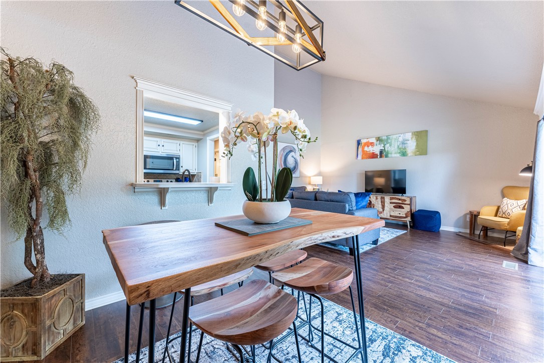 Melanie Courts-Bvv - Residential
