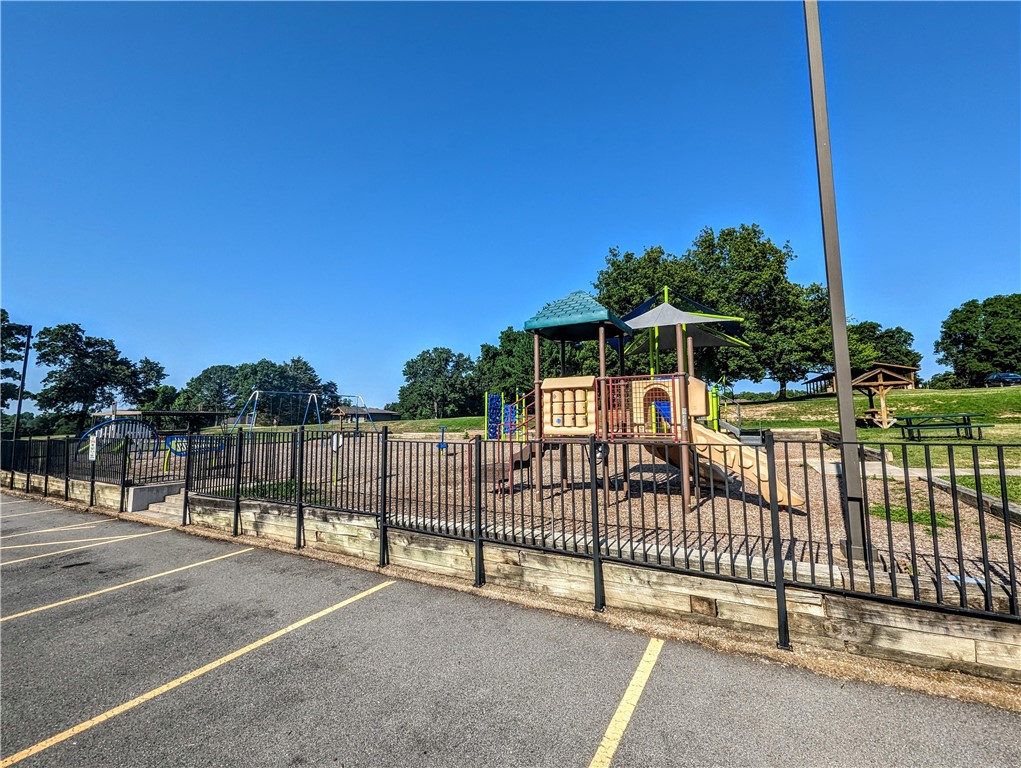 Melanie Courts-Bvv - Residential