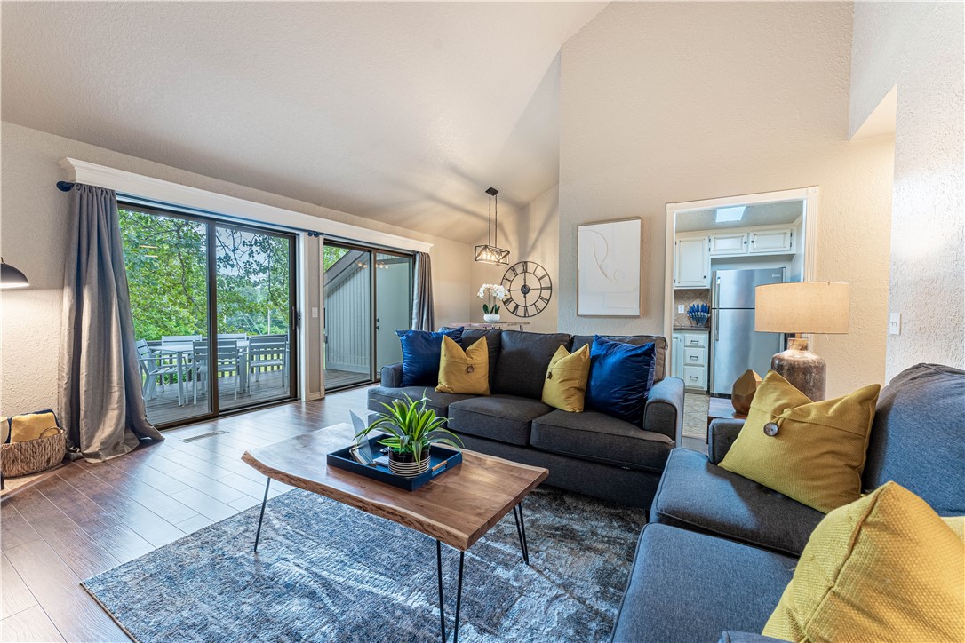 Melanie Courts-Bvv - Residential
