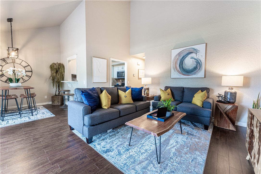 Melanie Courts-Bvv - Residential