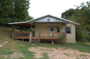 2018 construction nestled on two large lots, this 3bed 2bath home has a lot to offer! The perfect amount of modern flair with a touch of rustic charm. Enjoy the large covered deck for entertaining guests or relaxing after a long day. Inside you will feel right at home with a warm and open floor plan. Great private location with city utilities and just minutes from the fun filled waters of Bull Shoals Lake!