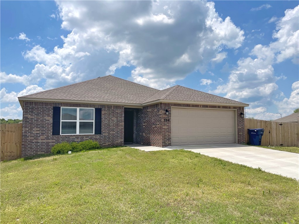 This Beautiful Siloam Springs home is a MUST SEE!! 3 full bedrooms and 2 full baths with 1503 square feet of living space! Some of the features include neutral color paint throughout, Wall to wall luxury wood vinyl flooring, stainless steel appliances, hard surface countertops and lots of storage. The primary bedroom features an en suite bathroom with a walk-in closet. This home is ready for a new family to call home. Schedule a showing soon!