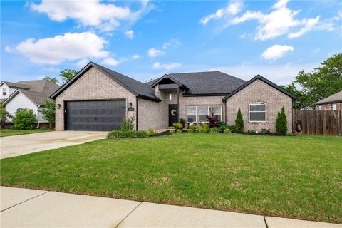 Photo of 313 N Tacoma Street, Farmington, AR 72730 (MLS # 1344444)
