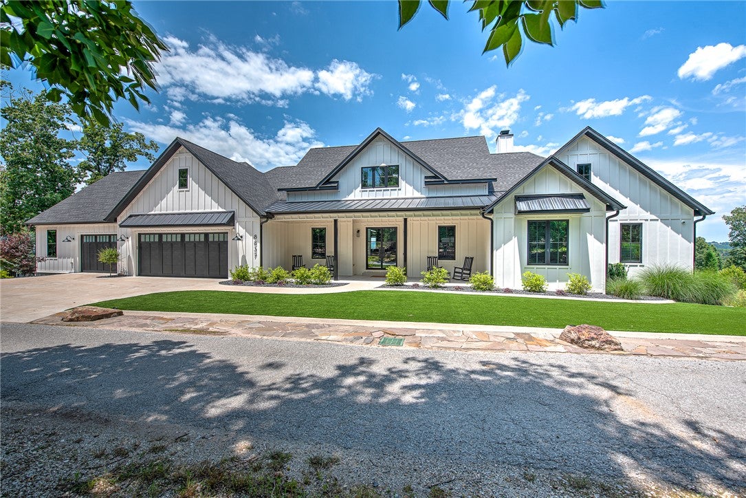 8837 Castleberry Way