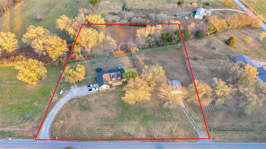 Rare find in Gentry! 3 acres, a 3-bedroom home, and an insulated shop!
Your ideal country sanctuary awaits at 10302 Bloomfield North Rd. This well-maintained, comfortable 3-bedroom, 2-bathroom home sits on 3 beautiful, usable acres, offering privacy and room to roam.

Included on the north side of the property is a detached 24x30 shop/outbuilding. Perfect for hobbies, projects, or professional use, this structure is a major asset—fully insulated and wired with electricity for year-round utility.

Enjoy the peaceful rural setting, perfectly blended with the convenience of a high-value property. This home offers the ideal combination of acreage, comfort, and functionality, along with the small-town charm and beautiful sunsets you’ll love. New HVAC in 2022 and a new roof in 2022. 60 IN bad boy maverick zero turn is Negotiable with an acceptable offer.



Schedule your showing today!