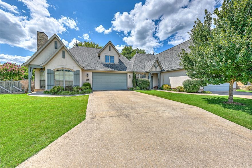 Outstanding investment opportunity in the heart of Northwest Arkansas. 6 executive villas with well appointed interiors and proven track records of monthly rent. Park Central Villas include 4 - 3 bed, 2.5 bath units & 2 - 2 bed, 2 bath units. Each unit has its own parcel so all 6 villas could be sold individually later if desired. Located within 2 miles of Pleasant Grove shopping district, Fast Lanes Entertainment, DEFY and I-49. Don’t miss out on investing today!