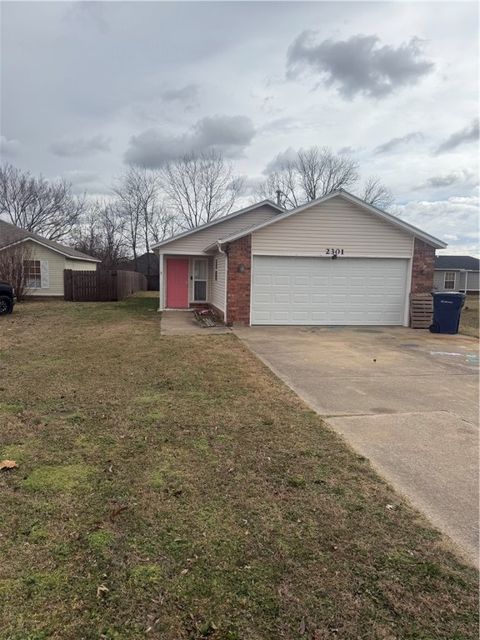 Photo of 2301 Chanel Street, Siloam Springs, AR 72761 (MLS # 1333274)
