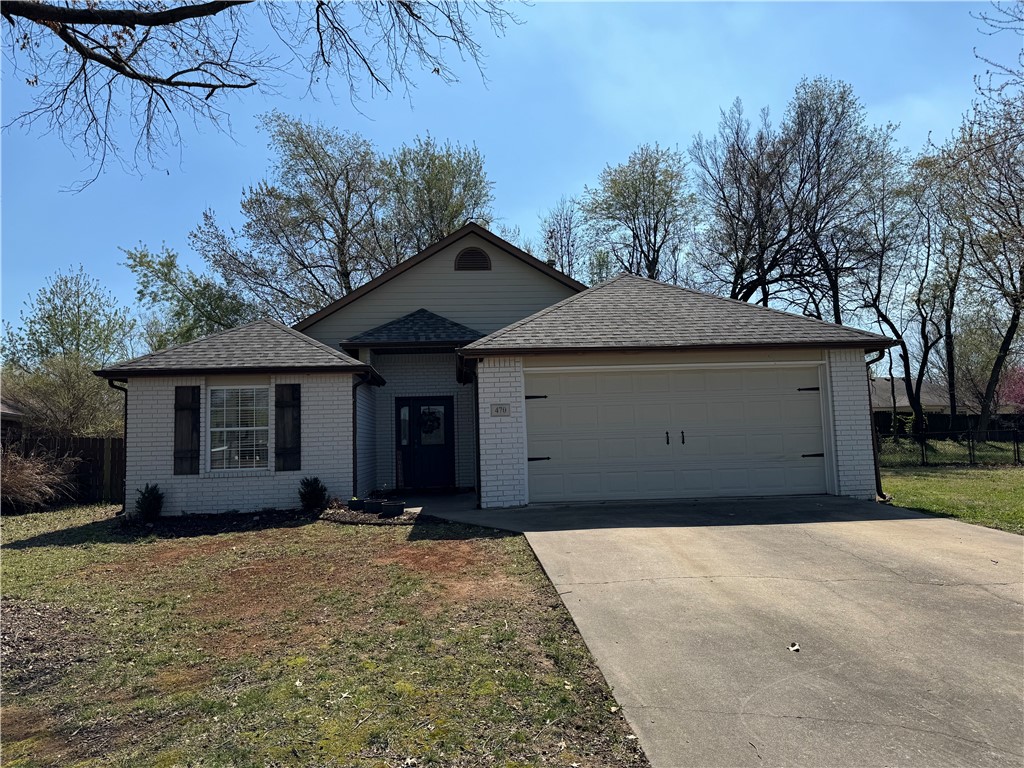 BACK ON THE MARKET DUE TO NO FAULT OF SELLER! BUYERS FINANCING FELL THRU .. NO INSPECTION WAS DONE. Adorable 3bd/2bath home in a small, quiet subdivision! Home has large living room with vaulted ceilings, eat-in kitchen, nice backyard with screened in porch area; Interior recently painted in 2024 and roof replaced in 2018. Close to public park and easy access to Hwy 412.