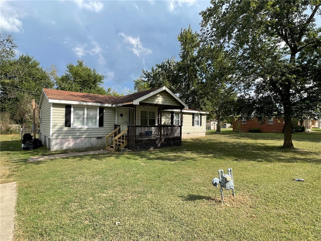 4-bedroom 2 bath mobile home on a permanent foundation located on the edge of town. This property offers a fenced in backyard and an oversized lot. There is new flooring in the kitchen and living room area. The AC unit was replaced in 2021 and a newer storage building (12x28) onsite. The location of this property is within walking distance of the Green Forest school and Tyson foods. Also, a short drive to table rock lake, Branson, MO and Eureka Springs.