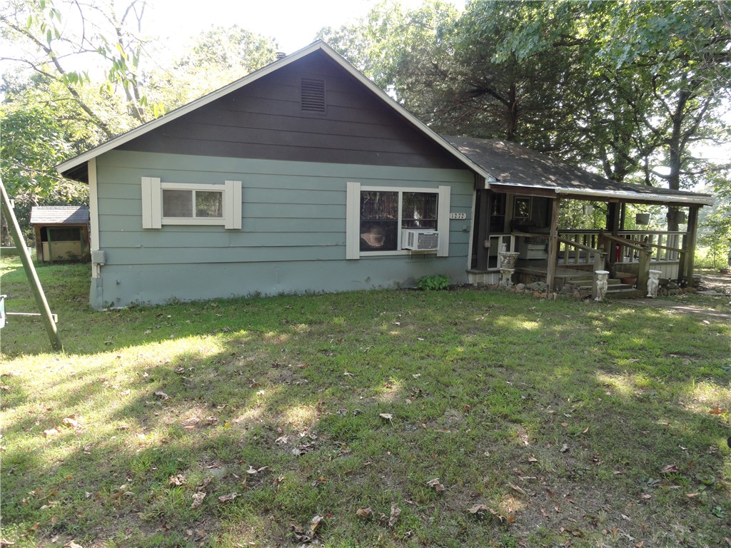 Charming 2-bed, 1-bath home on 1 acre in the Ozarks located just outside of Marshall, AR in Searcy County, this property is ideal for nature lovers & those seeking a tranquil retreat while still being close to outdoor adventures. This older home offers rustic country charm with wooden flooring, carpet, & ceramic tile in the bathroom. The kitchen features an old-style porcelain farm sink and counter combo, perfect for anyone who appreciates the nostalgic charm of country living. Heat is provided by a "Long" brand wood stove, and cooling is via 2 window units. A Guardian whole-house propane generator ensures you're prepared in case of power loss. The home’s vintage appeal shines through, with low ceilings adding to the cozy atmosphere. Outside, enjoy a large, level yard with additional storage buildings and a former garden space. Perfect for gardening or outdoor projects. Located in a nature lover’s paradise with abundant wildlife and outdoor activities. A great spot to unwind and enjoy the beauty of North Arkansas!