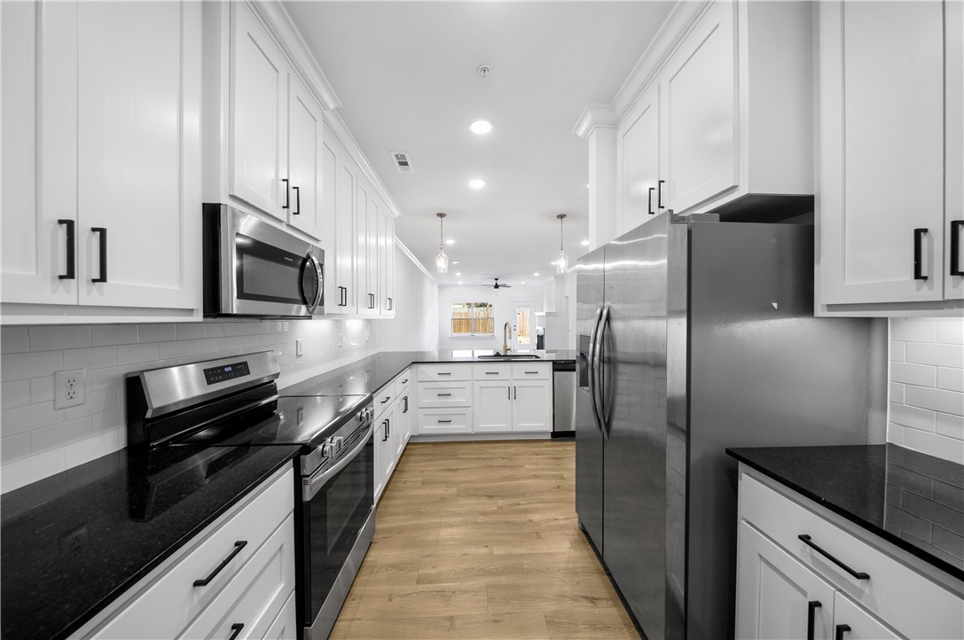 Dixieland Twnhms Rogers - Residential