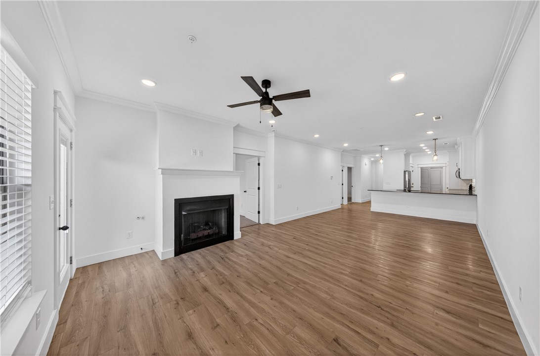 Dixieland Twnhms Rogers - Residential