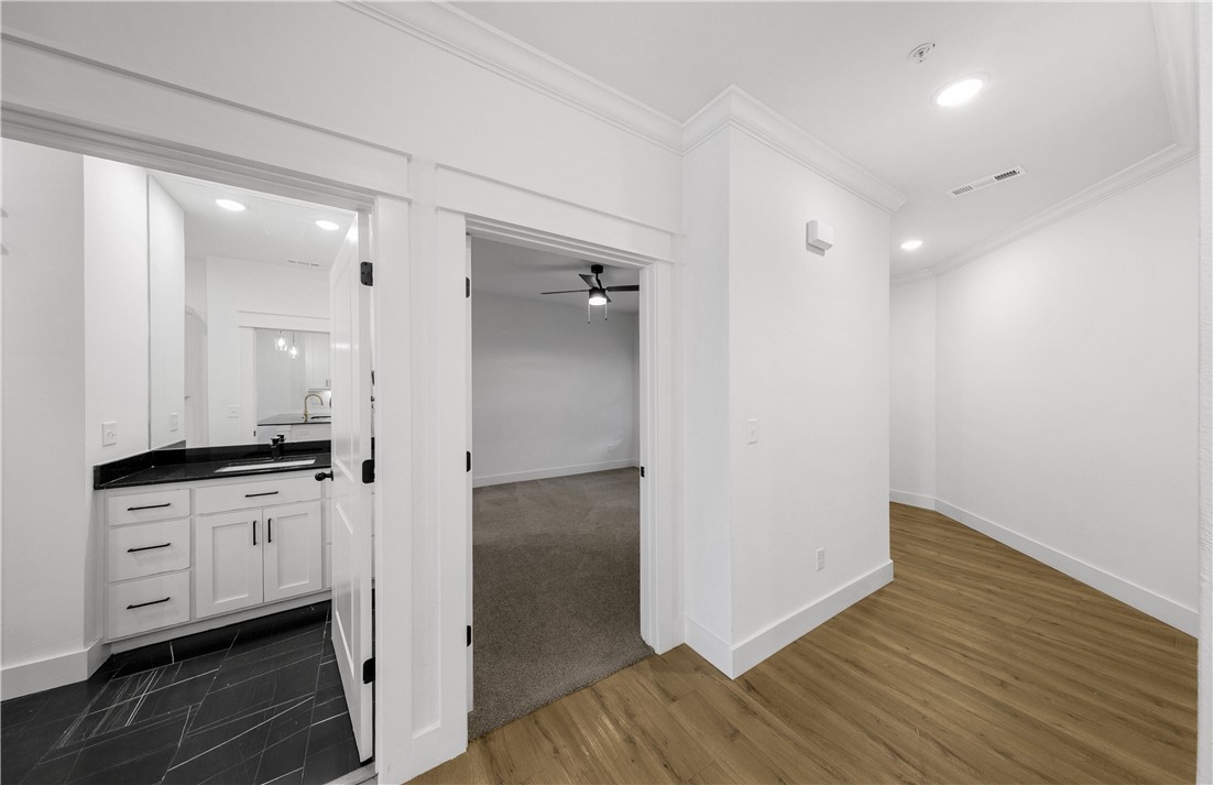 Dixieland Twnhms Rogers - Residential