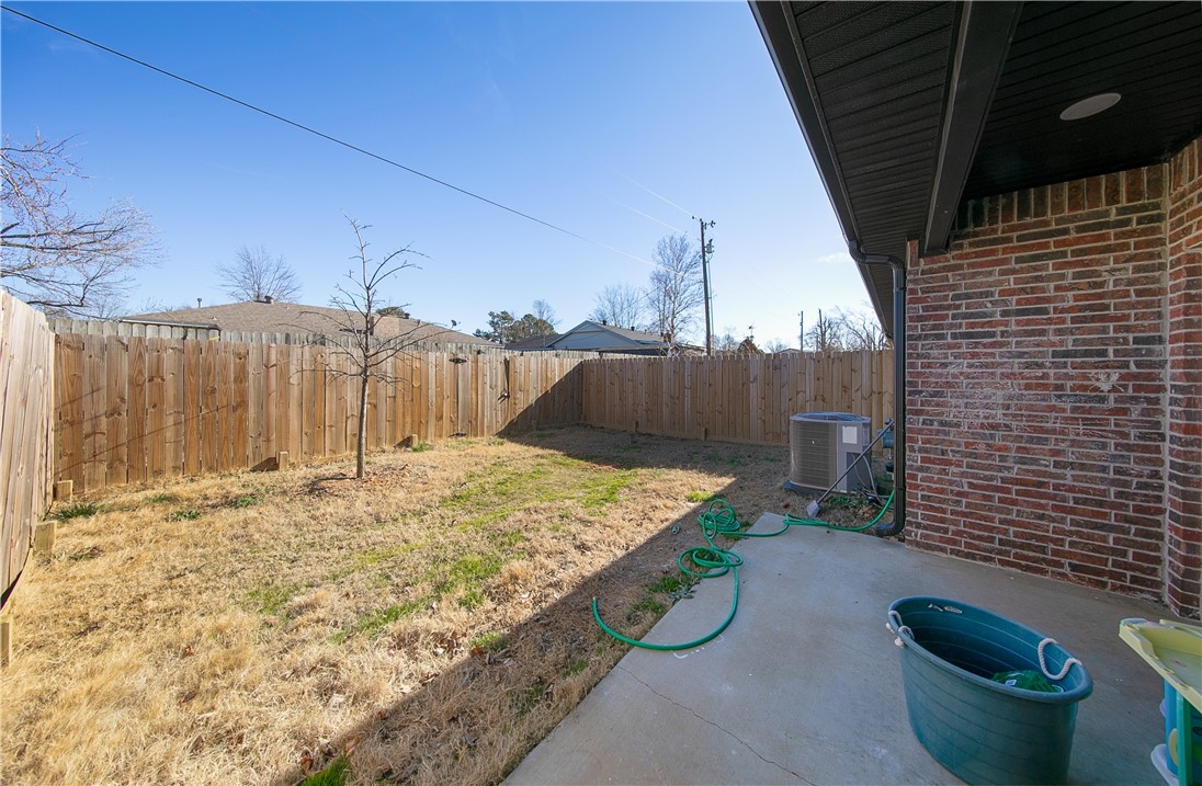 Dixieland Twnhms Rogers - Residential