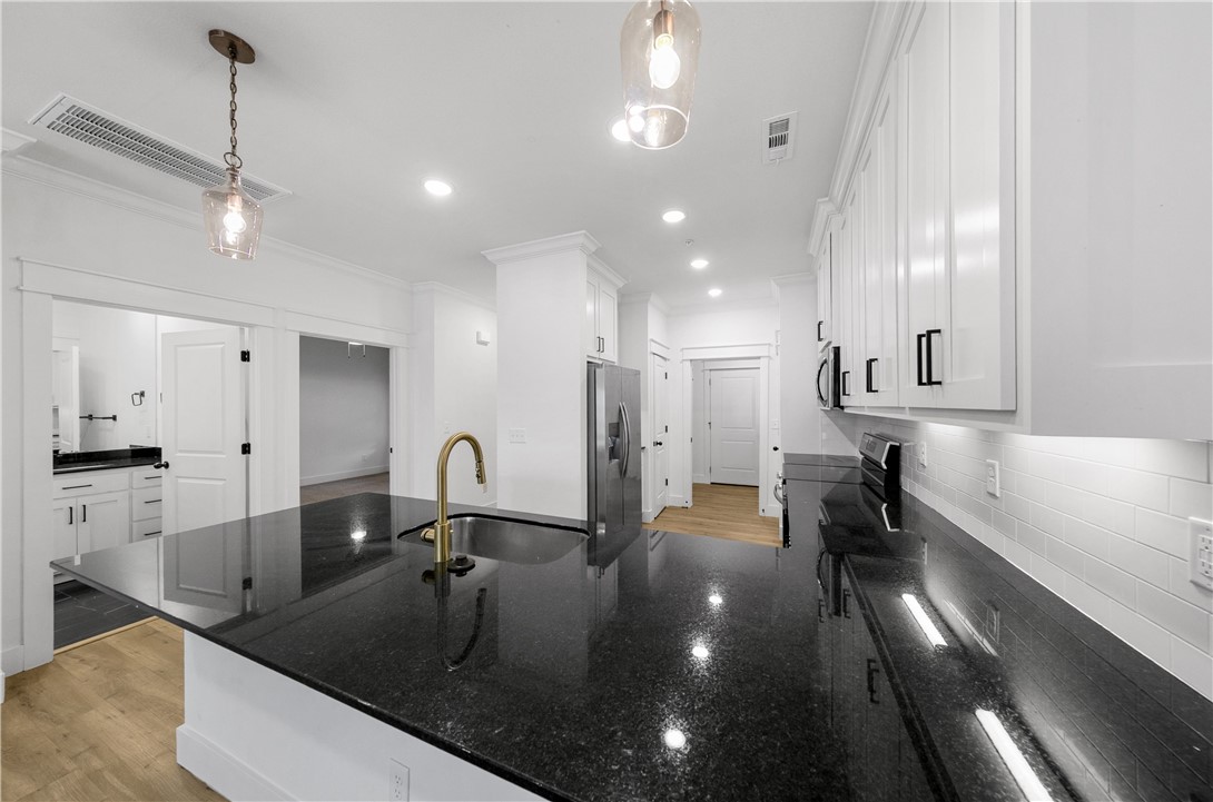 Dixieland Twnhms Rogers - Residential