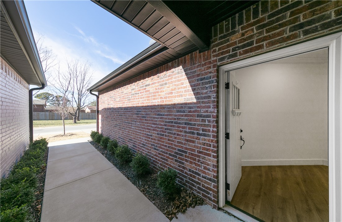 Dixieland Twnhms Rogers - Residential