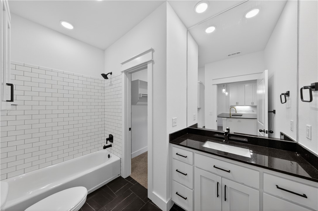 Dixieland Twnhms Rogers - Residential