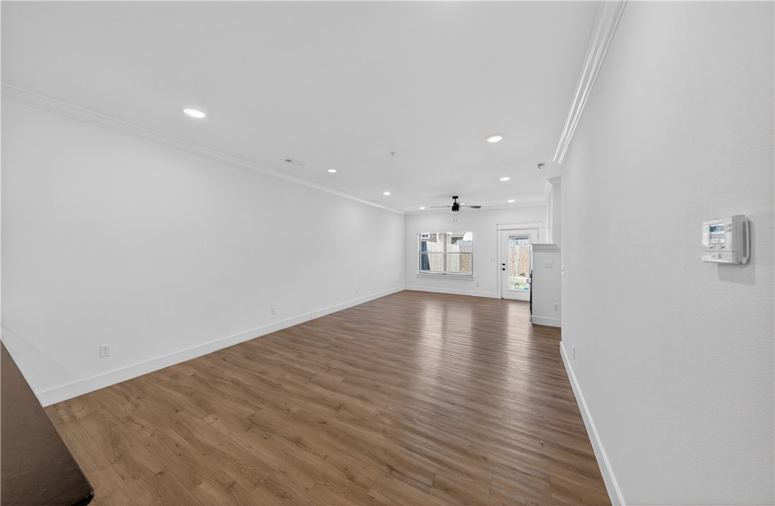 Dixieland Twnhms Rogers - Residential