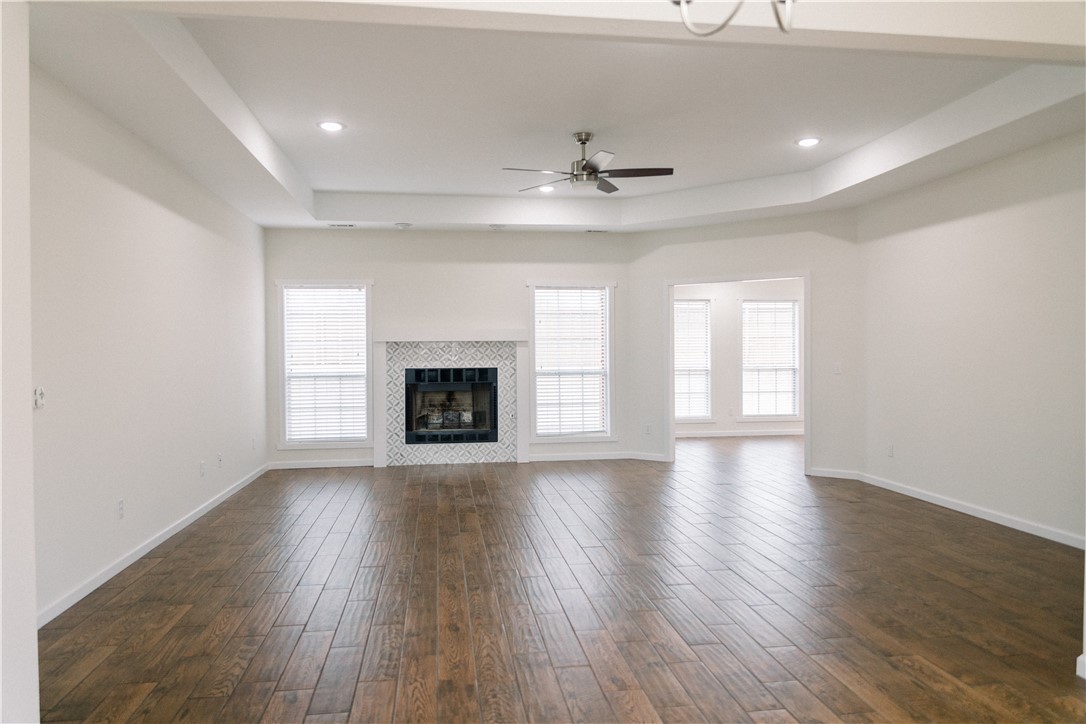 Available immediately. Very close proximity to the new Walmart Campus, community college, and the interstate! Available for long term lease, pets negotiable.