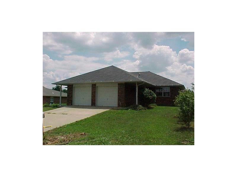 Great 2 bed & 2 bath duplex w/ 1 car garage close to I49 and Rogers promenade!