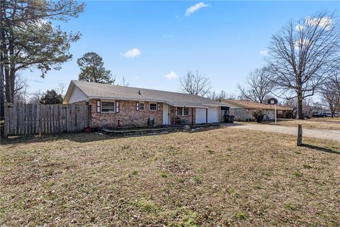 Photo of 2005 Patti Avenue, Springdale, AR 72762 (MLS # 1333723)
