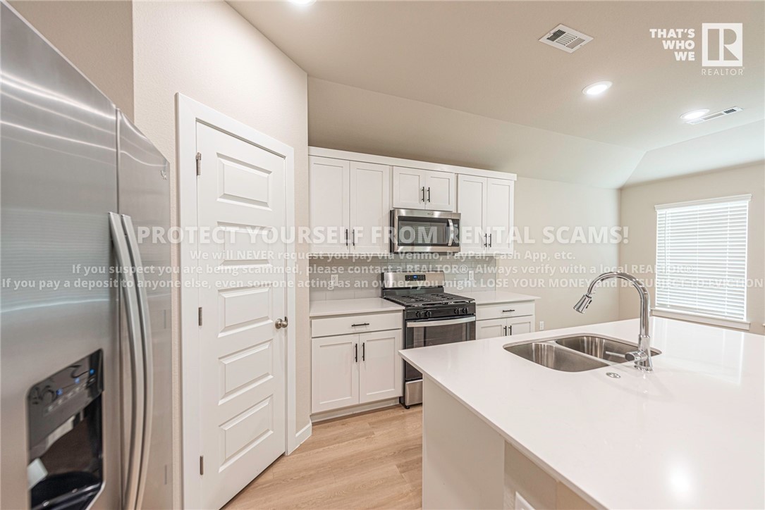 Cottonwood Place Sub Rogers - Residential Lease
