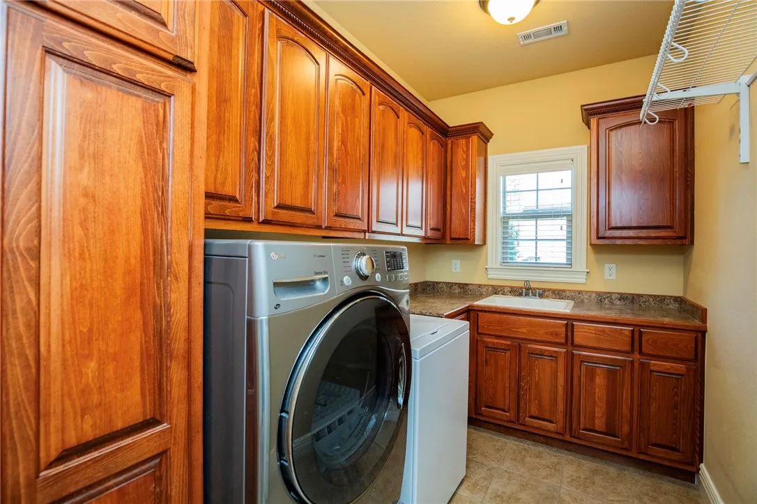 Bentonville, Arkansas 72713, United States, 4 Bedrooms Bedrooms, ,3 BathroomsBathrooms,Residential,Pending,214298