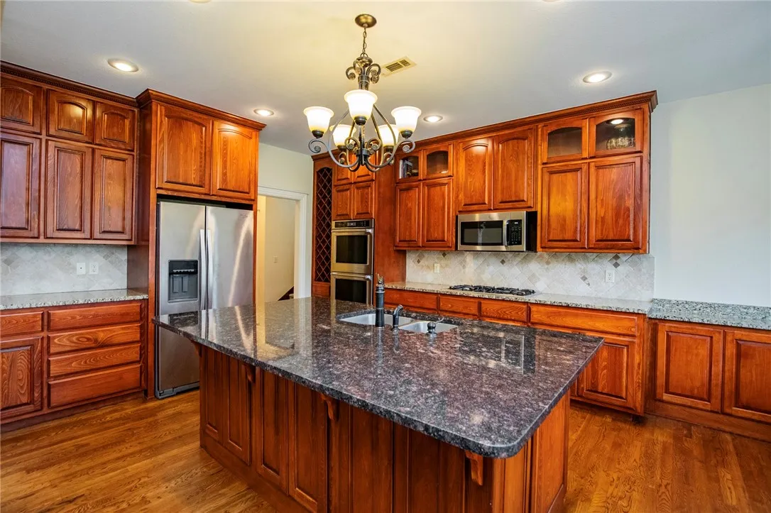 Bentonville, Arkansas 72713, United States, 4 Bedrooms Bedrooms, ,3 BathroomsBathrooms,Residential,Pending,214298