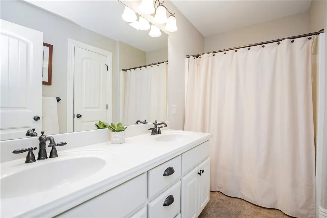 Bentonville, Arkansas 72713, United States, 4 Bedrooms Bedrooms, ,3 BathroomsBathrooms,Residential,Pending,214298