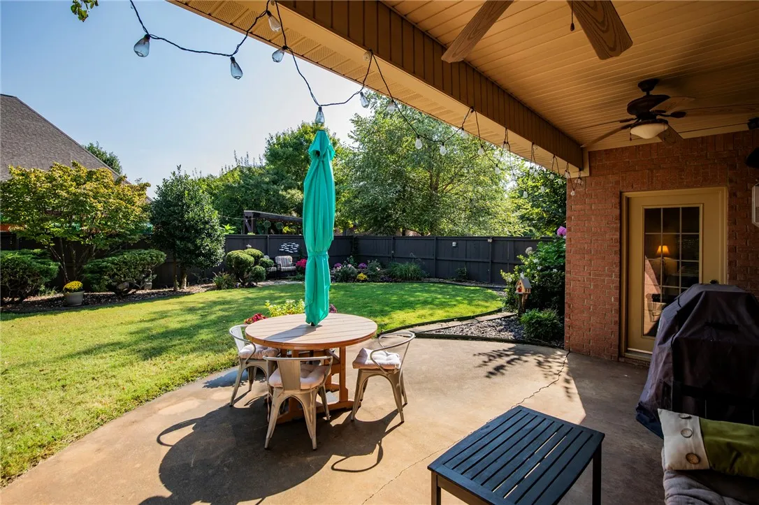 Bentonville, Arkansas 72713, United States, 4 Bedrooms Bedrooms, ,3 BathroomsBathrooms,Residential,Pending,214298