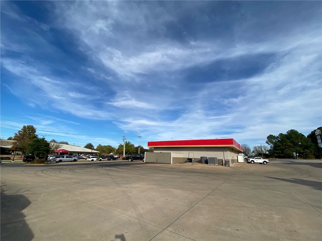 Kee Corner - Commercial Lease
