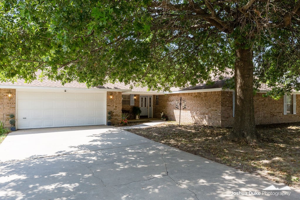 Timeless ranch design home with large great room. Newer roof, HVAC and tankless water heater. Located one block from Deans Greenway Trail. Covered back and front patio.