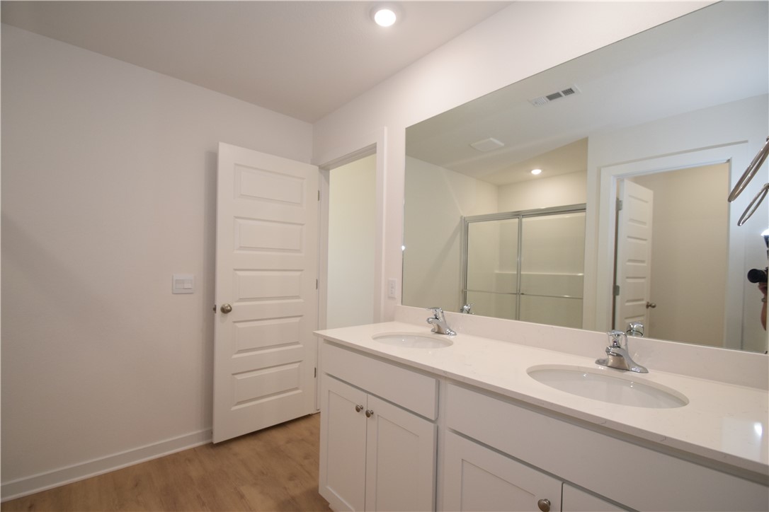 Wagon Wheel Crossing - Residential Lease