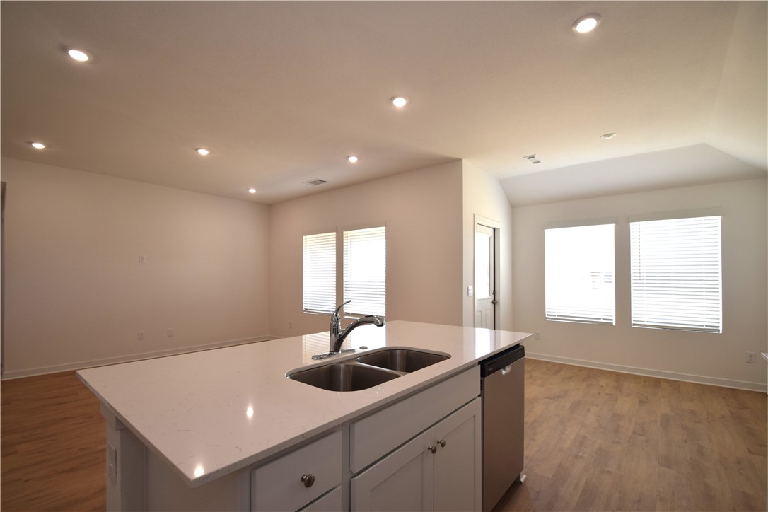 Wagon Wheel Crossing - Residential Lease