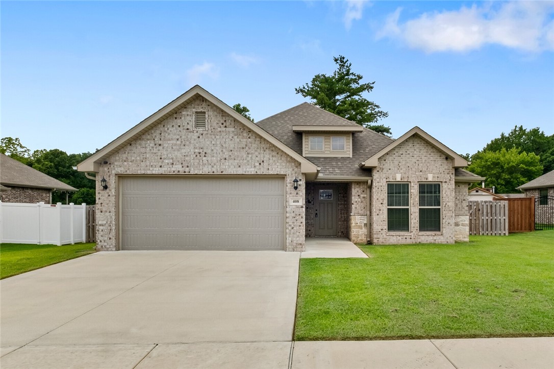 Beautiful all-brick home in the growing Pea Ridge area! This 3-bedroom, 2-bath house is less than a year old and feels like new. Youāll love the 10-foot ceilings that open up the living and kitchen space, plus the corner fireplace thatās perfect for cozy nights or entertaining. The kitchen features custom-painted cabinets, a large island, and an upgraded dining light fixture. The spacious primary suite has a great en-suite bathroom and a big walk-in closet. Updated laminate floors run throughout, and the home is spotless and truly move-in ready. Solar panels are already installed and saving you money from day one.
Come see this well-kept home and make it yours!