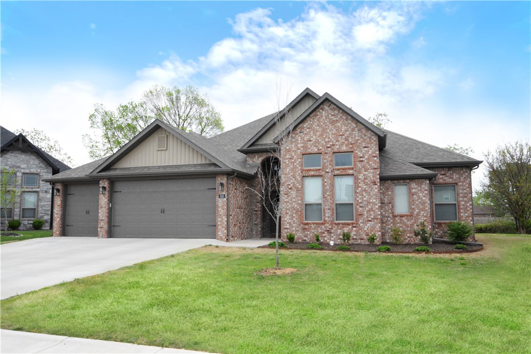 Wonderful 1 level home featuring a large open floorplan. 12 ft ceiling invites you into the front entry !
Wood flooring throughout hallways and main living area and kitchen . Large primary bedroom & bath
that features a wrap-around closet , walk-in shower and whirlpool tub . Enjoy early mornings & evenings on the covered back patio, with no houses behind you ! This house has been well taken care of .