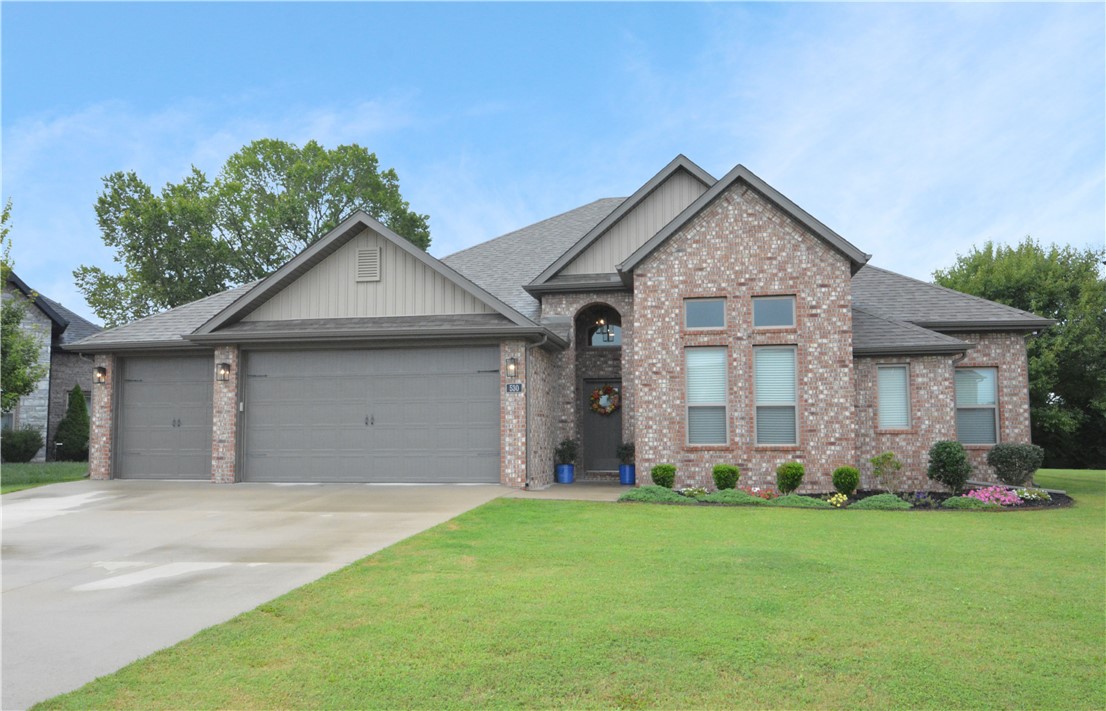 Wonderful 1 level home featuring a large open floorplan. 12 ft ceiling invites you into the front entry !
Wood flooring throughout hallways and main living area and kitchen . Large primary bedroom & bath
that features a wrap-around closet , walk-in shower and whirlpool tub . Enjoy early mornings & evenings on the covered back patio, with no houses behind you ! This house has been well taken care of .